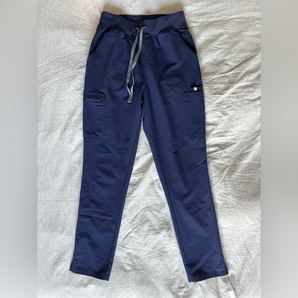 Figs high waisted yola skinny scrub pants, size M Tall.